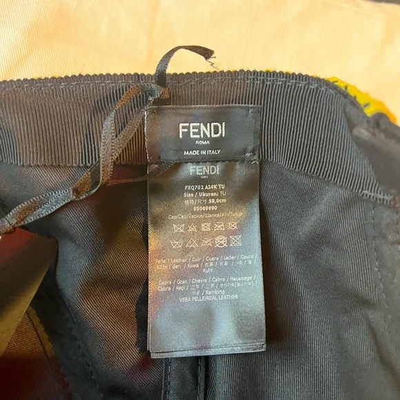 ❌❌SOLD❌❌ NWT Fendi Monogram Hat - Picture 8 of 9
